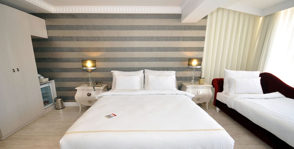 Panoramic Room, 1 Double Bed, Partial Sea View photo 2