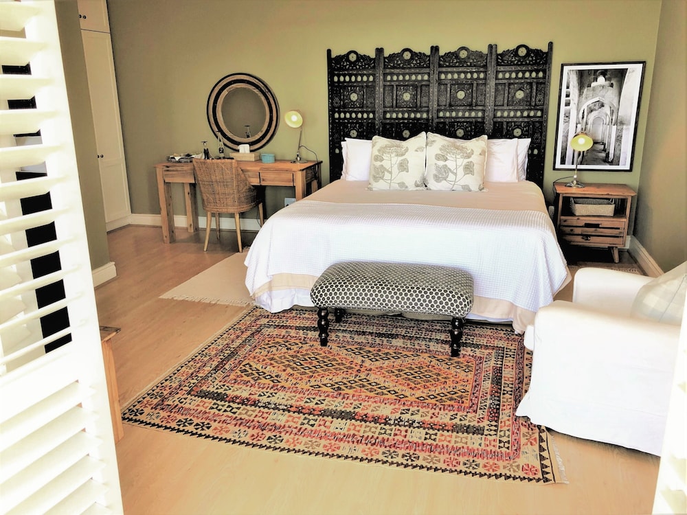 Luxury Studio, 1 King Bed, Private Bathroom, Sea View