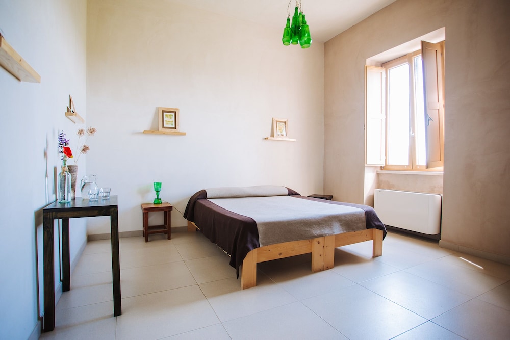 Triple Room, Garden View (Lavanda) photo 2