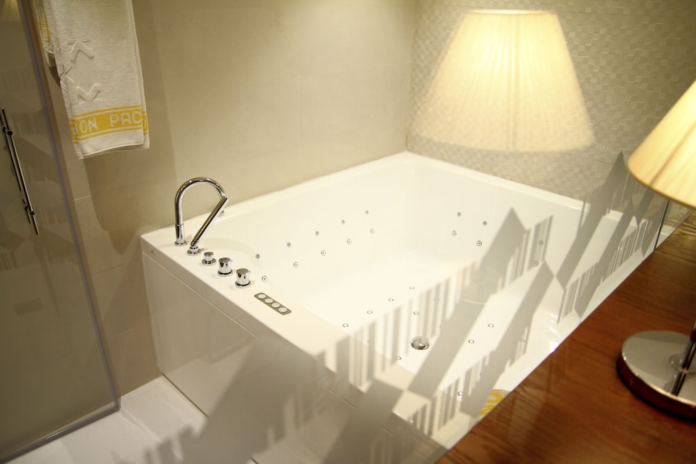Premium Double Room, Jetted Tub (519520) - Photo 7