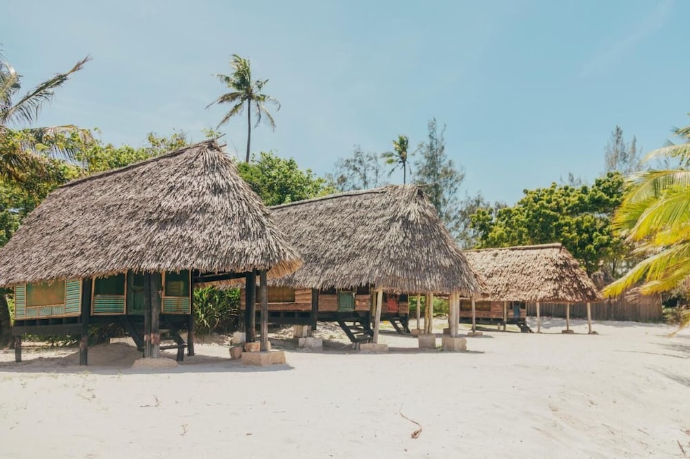 Basic Double or Twin Room, Beach View photo 2