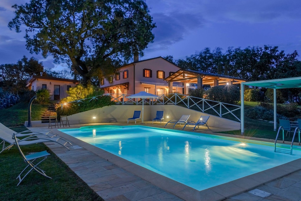 Villa, Smoking photo 1