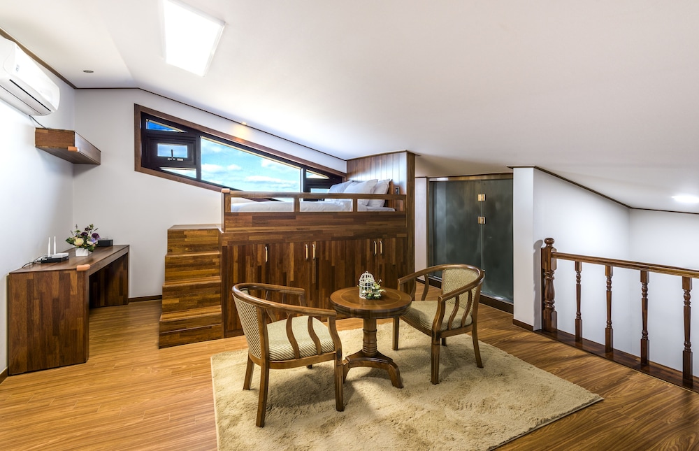 Family Room, 2 Bedrooms, Terrace, Mezzanine photo 3