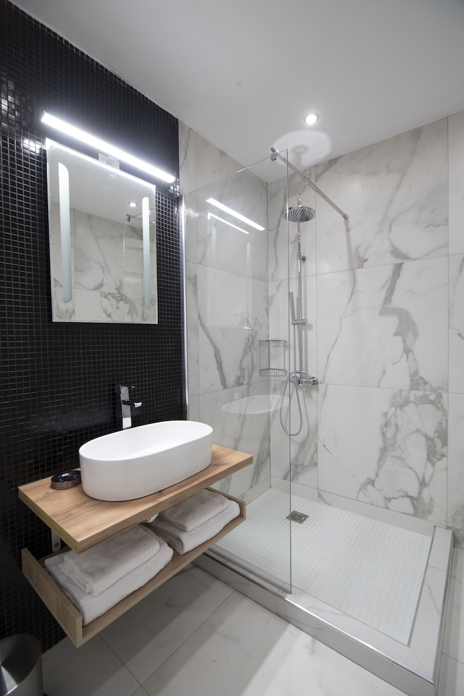 Arch Suite with Partial Acropolis View photo 3