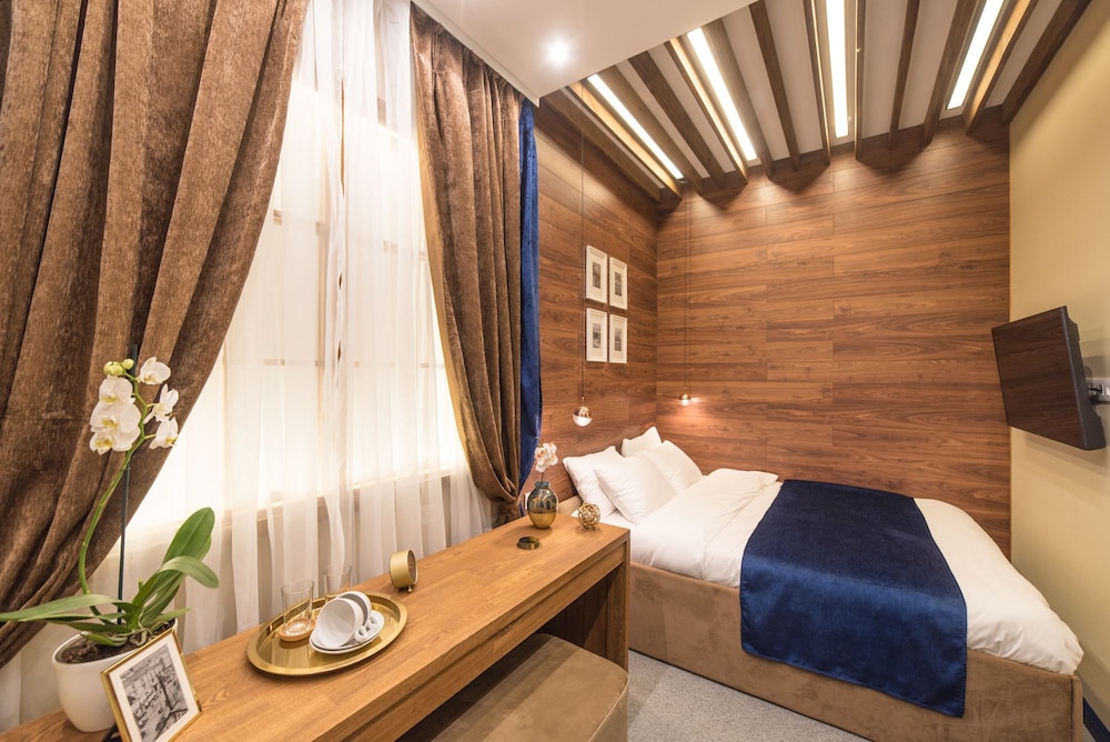 Standard Room, 1 Queen Bed, No Windows