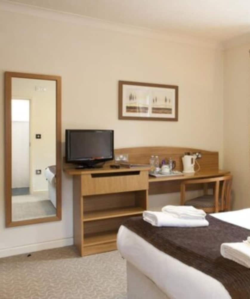 Standard Twin Room, Ensuite photo 3