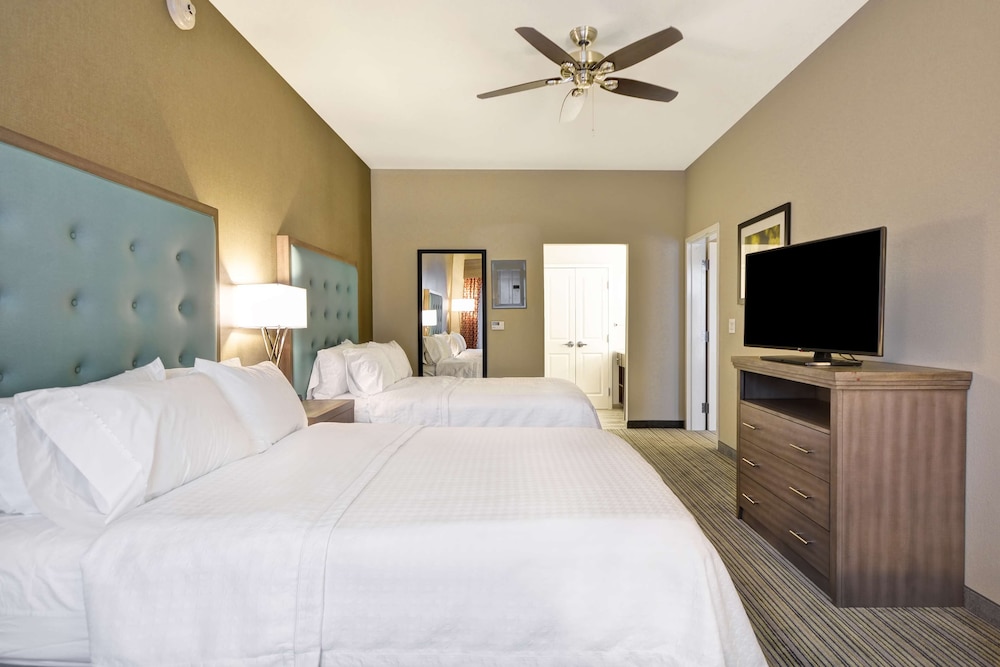 Suite, 2 Queen Beds, Accessible, Bathtub photo 2