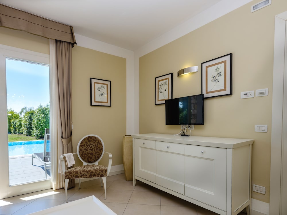 Suite, Private Pool (3 people) photo 2