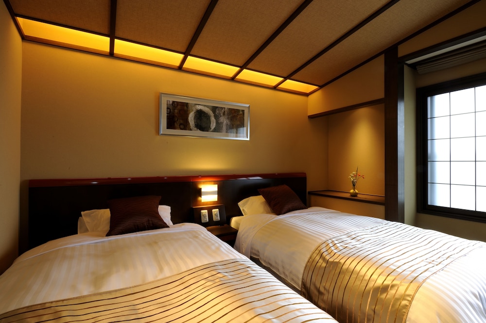 [Sakura] Japanese Style Room, 12 Tatami Mat, 2 Single Beds and Futon, Non-Smoking