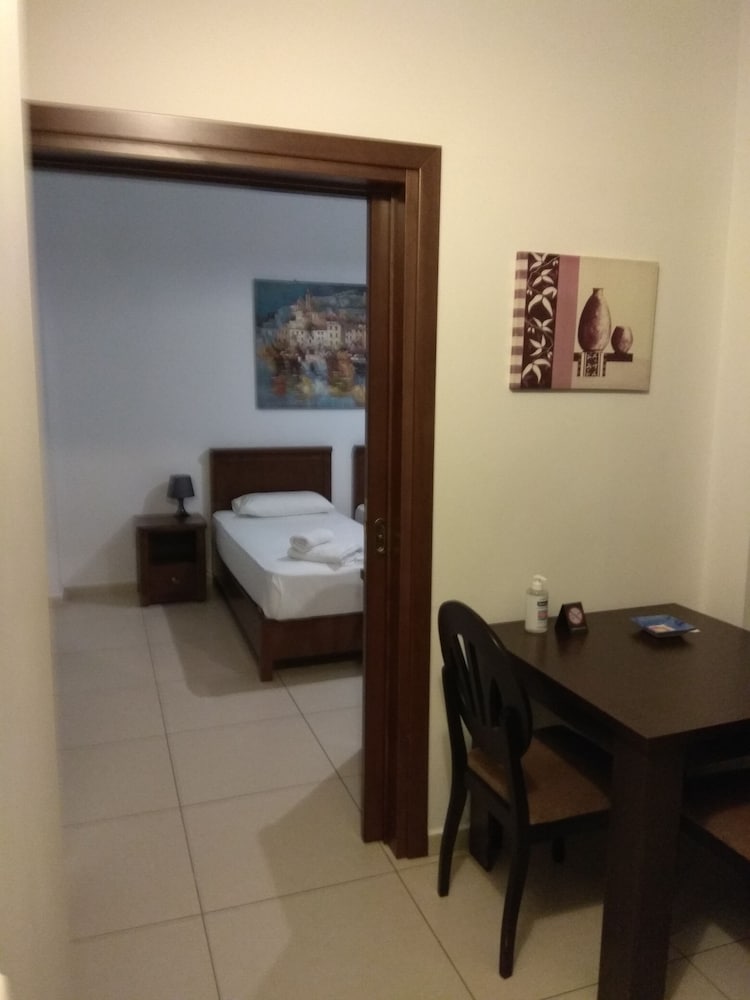 Apartment photo 2
