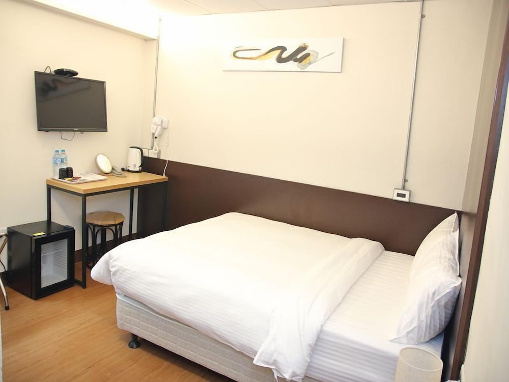 Economy Double Room photo 3