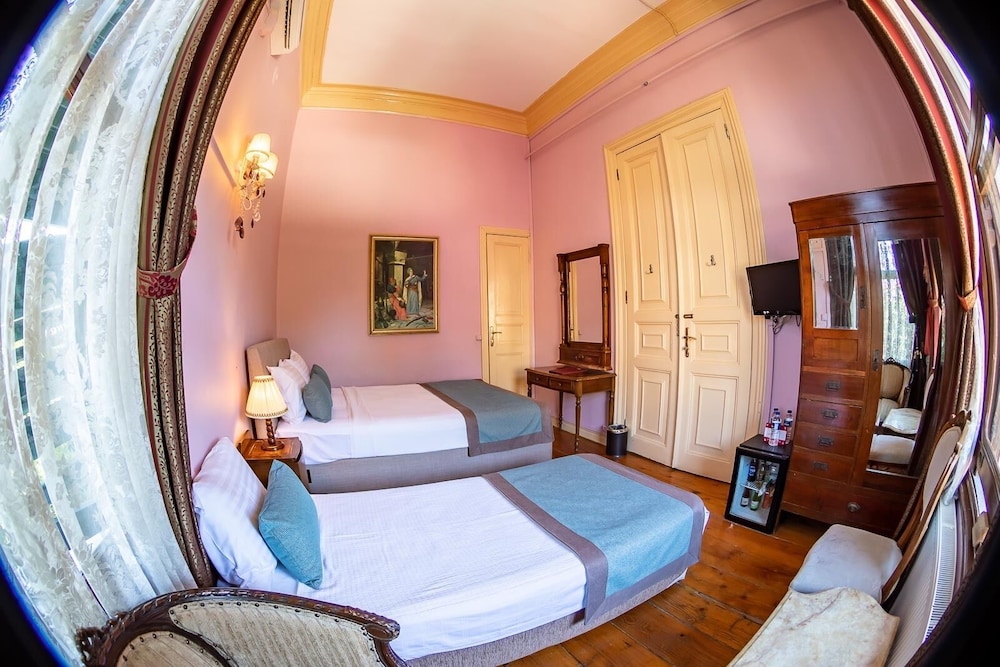 Family Triple Room, 1 Bedroom, Non Smoking, Garden View photo 2