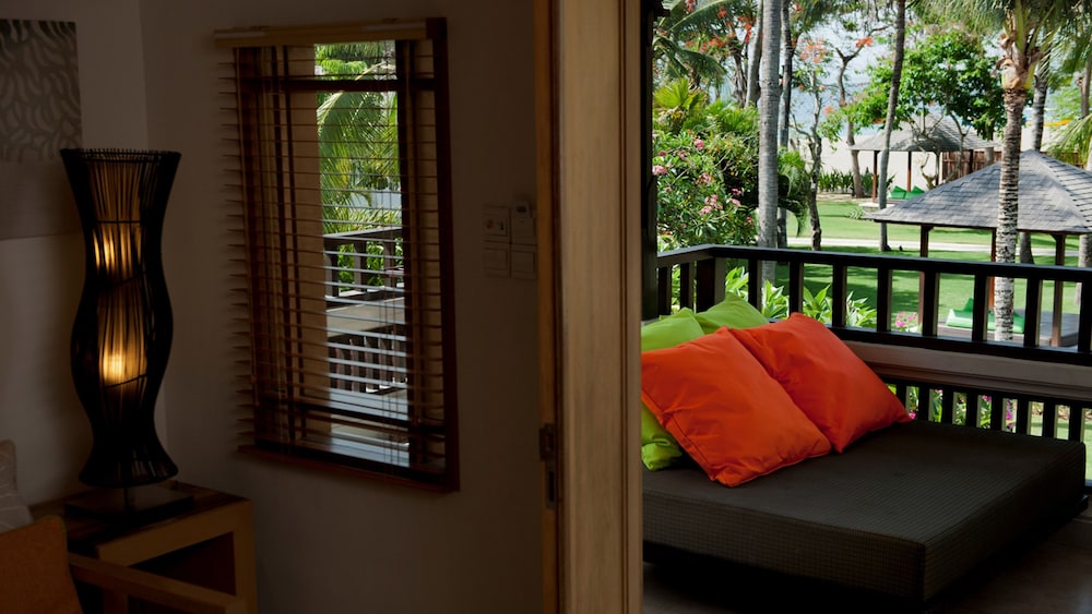 Suite, Multiple Beds, Garden View