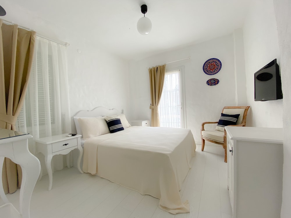Standard Room, Balcony, Pool View photo 2