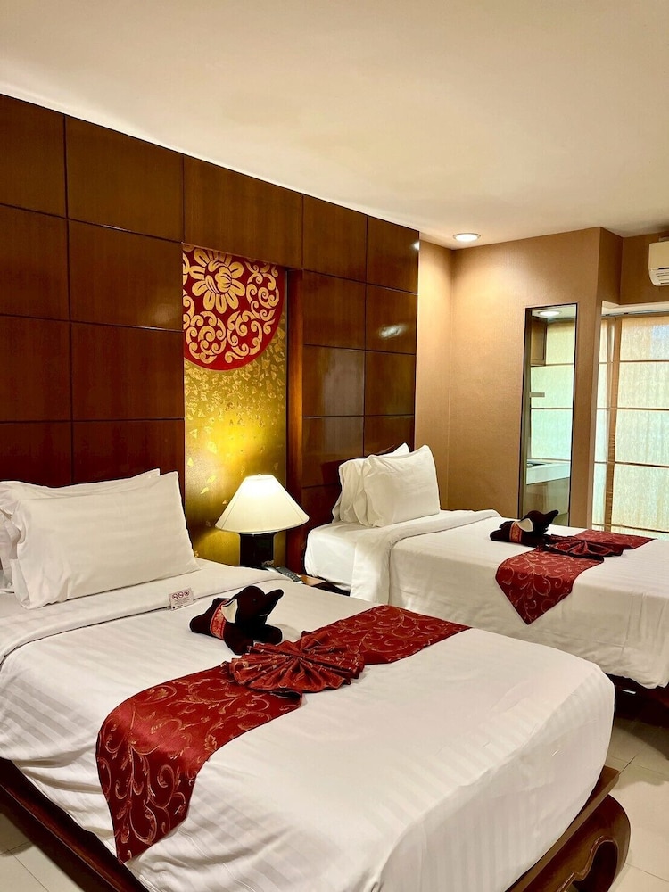 Deluxe Twin Room with Free Round-Trip Airport Transfer photo 1