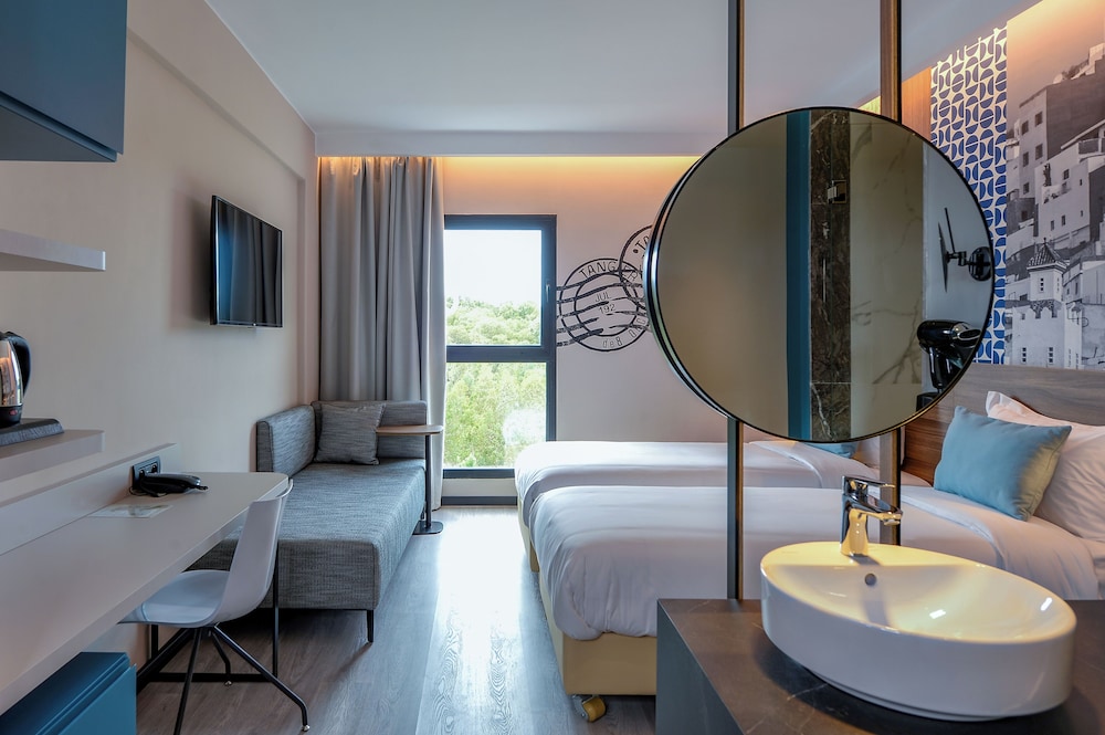 Superior Room, Pool View