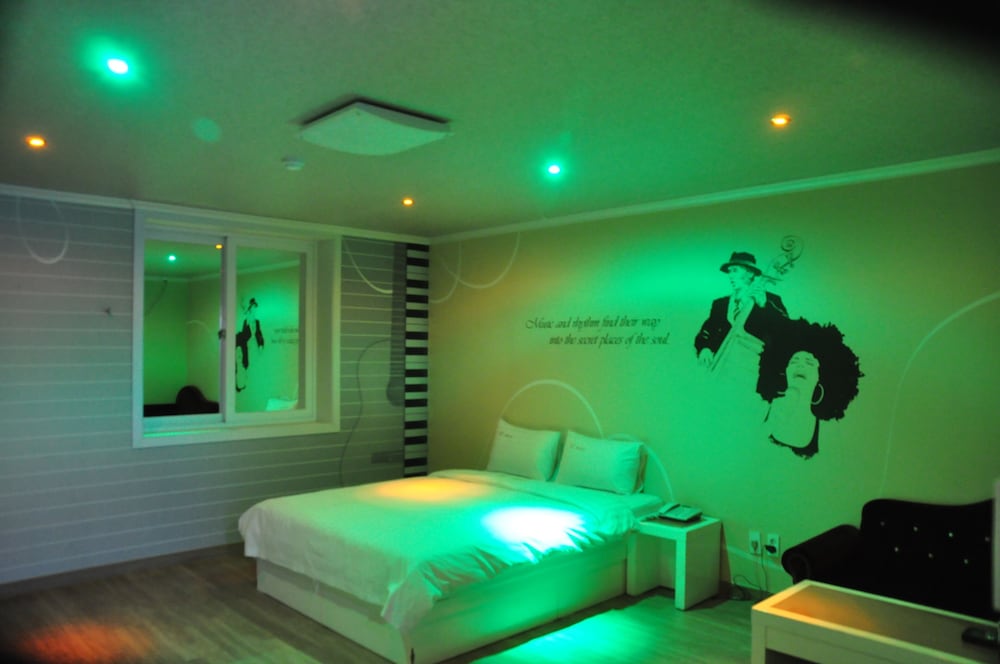 Deluxe Room - Extra person charge 10,000 KRW on site more than 2 people
