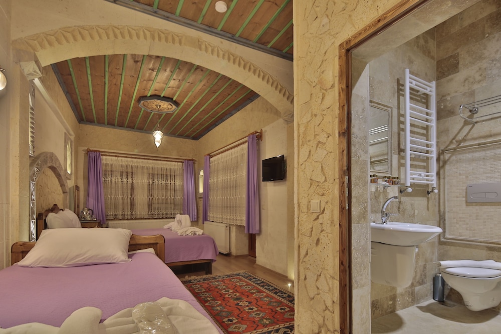 Deluxe Triple Room photo 3