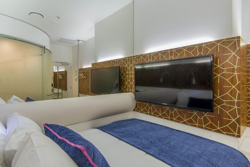 Standard Room, 1 Queen Bed