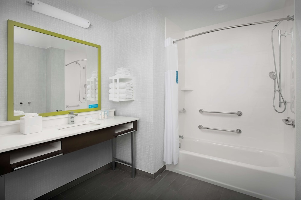 Suite, 1 King Bed, Accessible, Bathtub (Refrigerator) - Photo 6