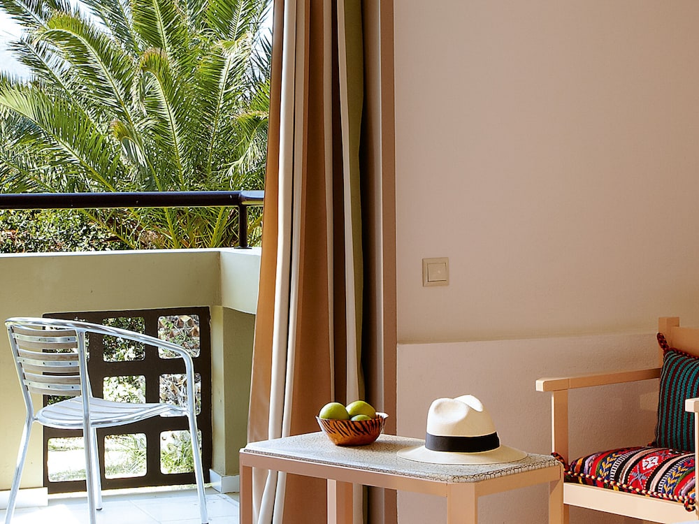 Family Room Garden View with Balcony - Photo 6