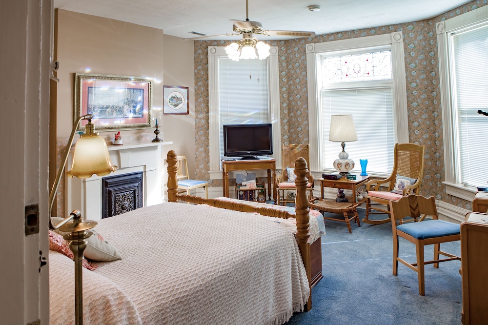 2-Central Park Room photo 1