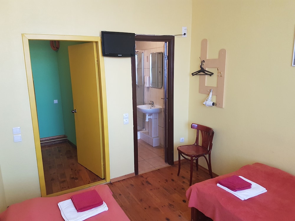 Standard Twin Room - Photo 5