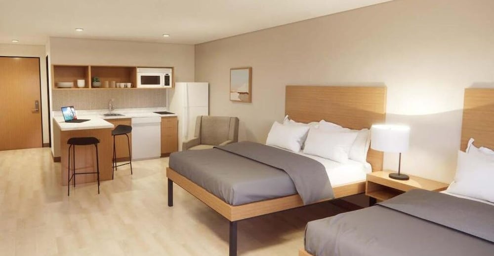 Suite, 2 Queen Beds, Roll-in Shower, Non Smoking photo 3