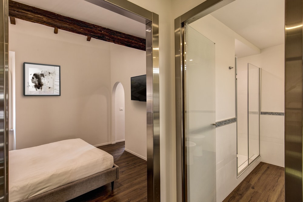Luxury Apartment, 2 Bedrooms, Ensuite, City View (Giulia) photo 2