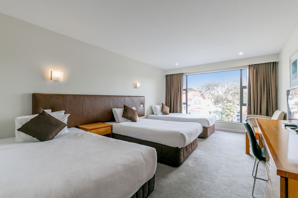 Triple Share (3 King Single Beds)