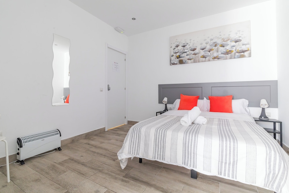 Basic Double Room, 1 Double Bed - Photo 15