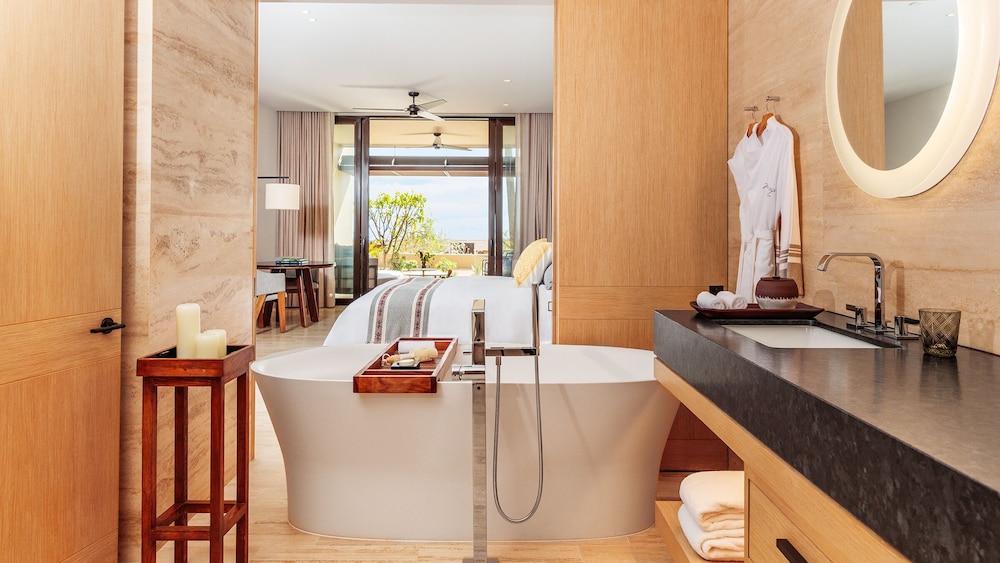 Coastal View Two Bedroom King Residence With Pool