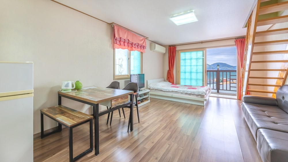 Basic Room, 1 Bedroom (B1)