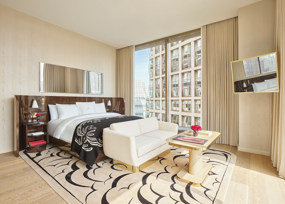 Signature Corner King Room