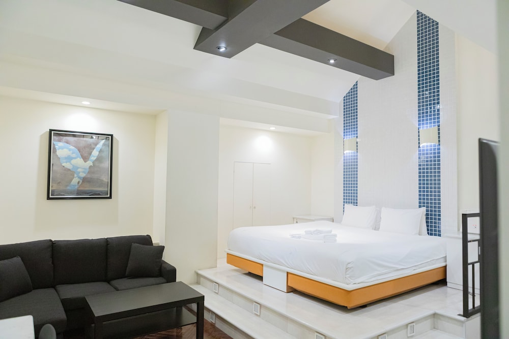 Queen Room with Sauna (White Breeze) Non Smoking