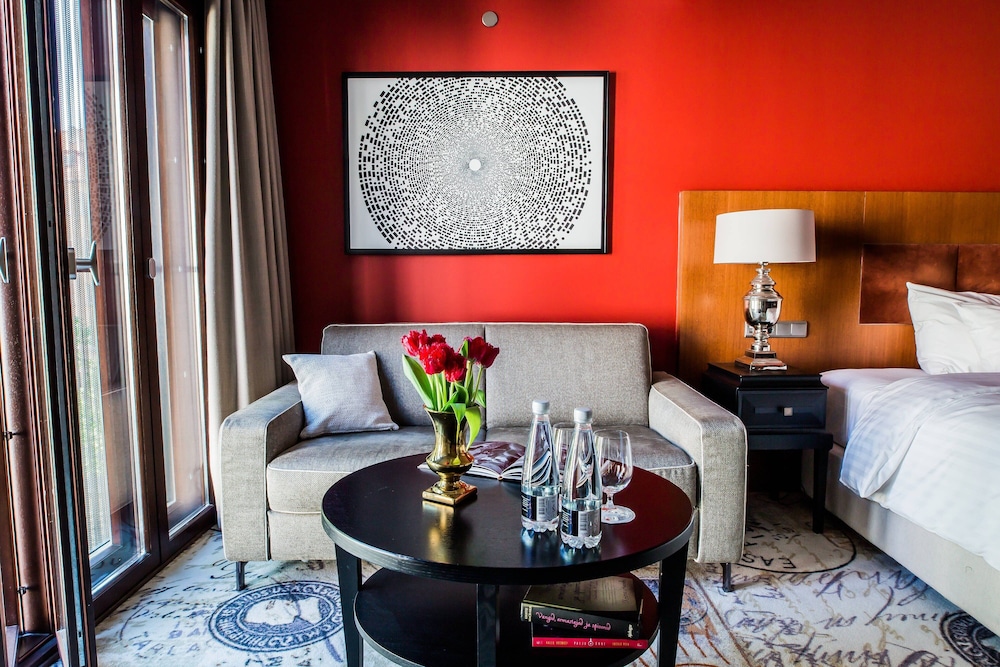 Executive Room, 1 King Bed (Courtyard View) - Photo 6