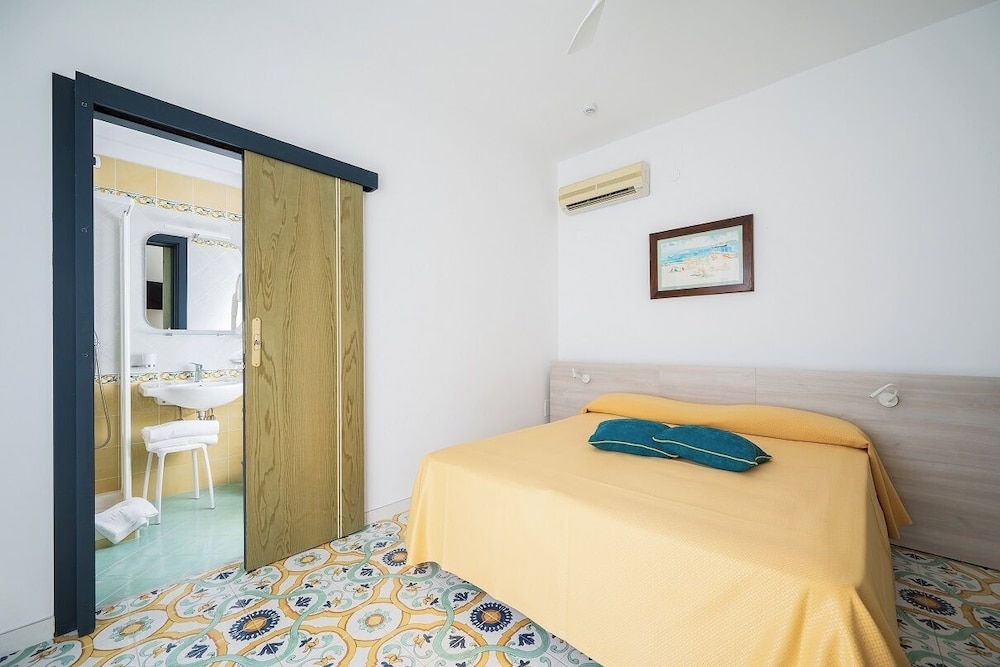 Superior Apartment, 1 Queen Bed with Sofa bed photo 2
