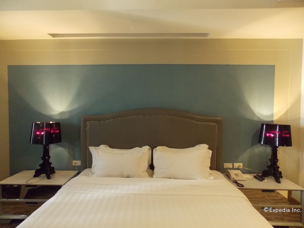 Executive Suite, 1 Bedroom - Photo 8