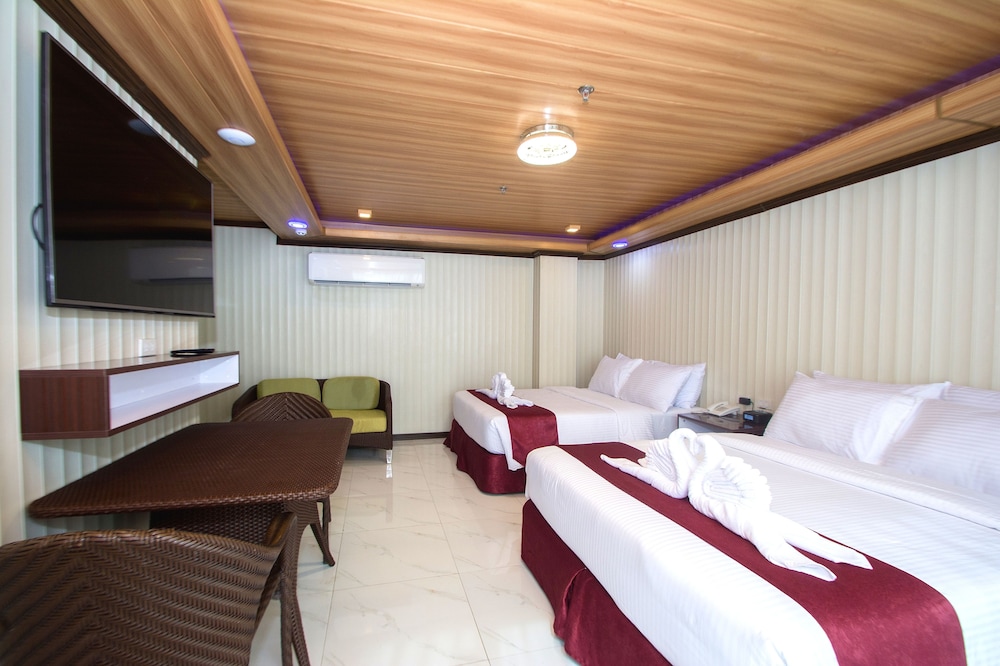 Premier Suite with Partial View (Main Bldg) photo 2