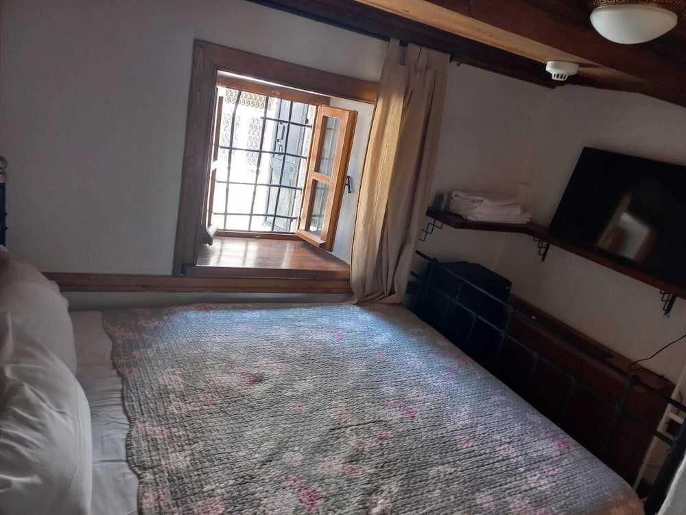 Standard Double Room, 1 Queen Bed photo 3