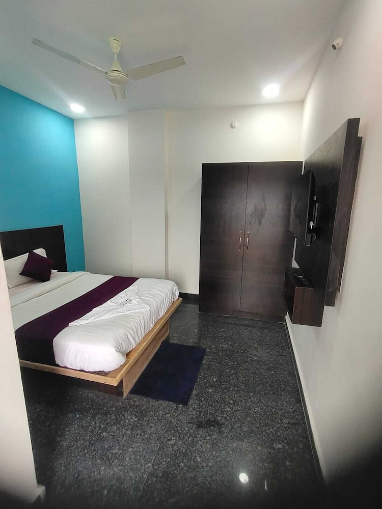 Basic Single Room, City View photo 1