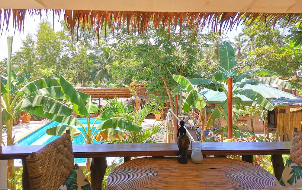 Deluxe Suite, 1 King Bed, Pool View - Photo 3