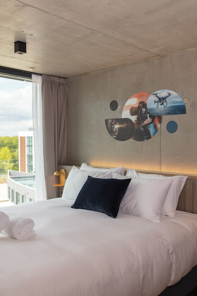 Premium Double or Twin Room, Pool Access