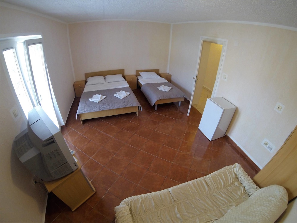 Classic Triple Room, Multiple Beds, Mountain View photo 2