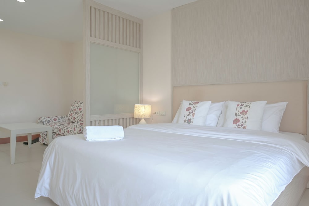 Deluxe Room - Photo 11