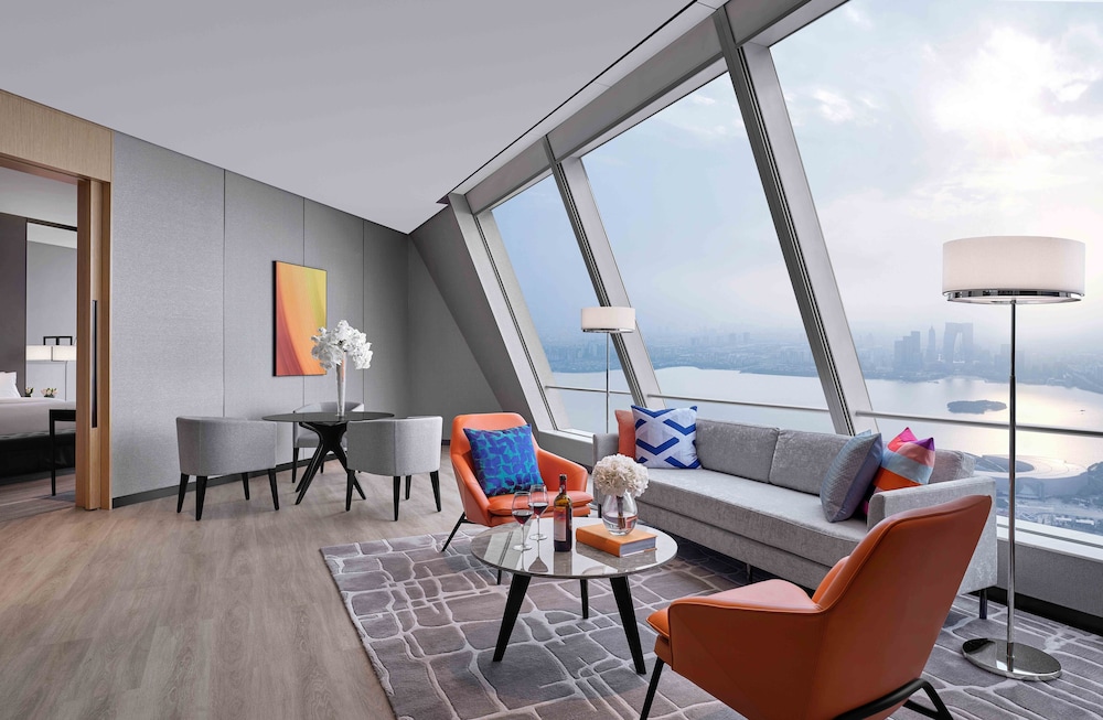 Superior Suite, 1 Queen Bed