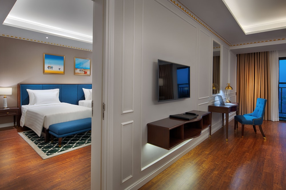 Grand Suite, Golf View - Photo 10