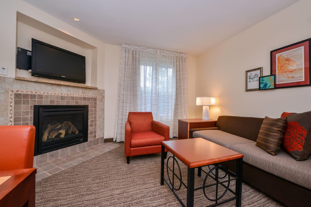 Executive Suite, 1 Bedroom, Fireplace - Photo 5