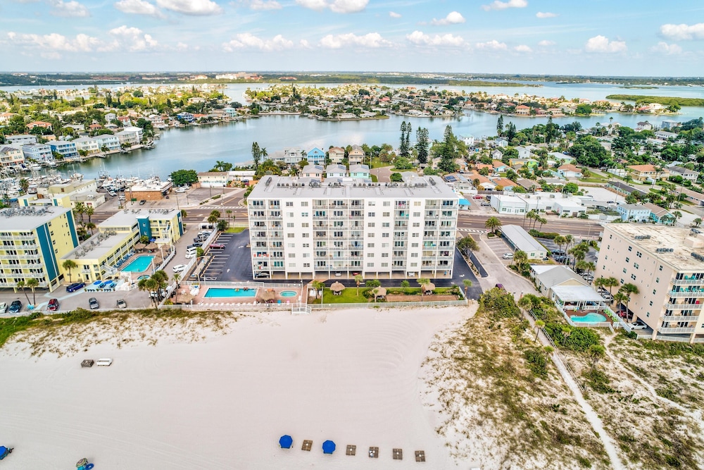 Condo, Multiple Beds (Sea Breeze 401) photo 3