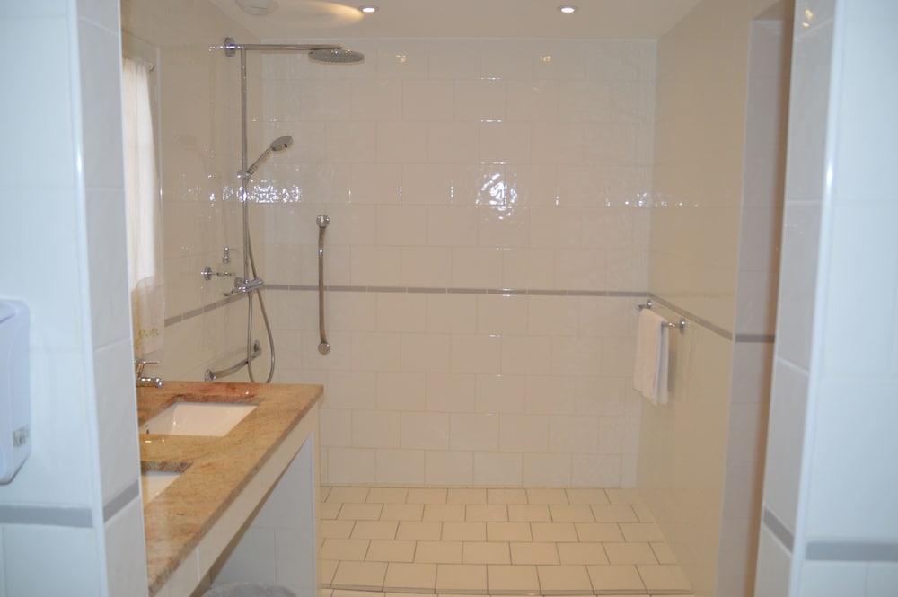 Superior Double Room, Accessible photo 3